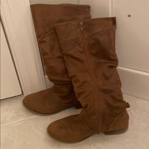 Scrunched zip up brown boots